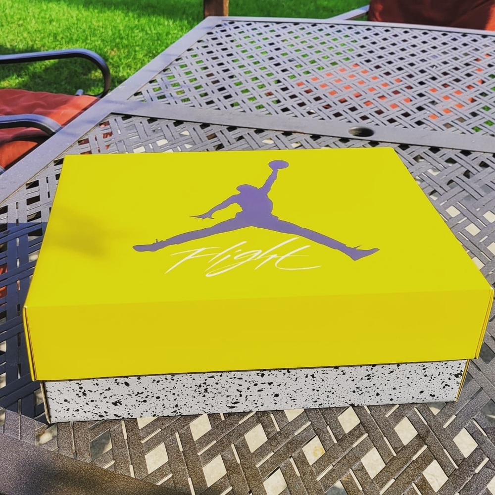 Air Jordan 4 Lightning